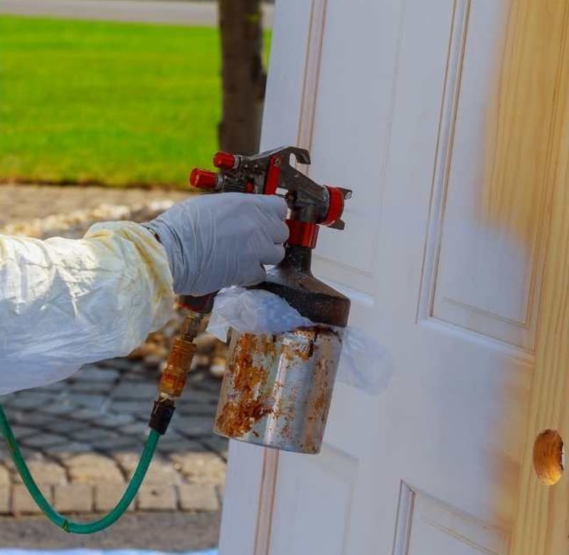spray painting &zwnj;composite doors